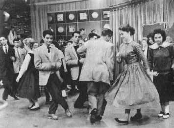 dance_stroll.jpg (257895 bytes)