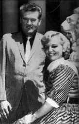 presleydee.jpg (123348 bytes)
