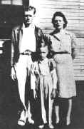 elvis_family.jpg (385366 bytes)