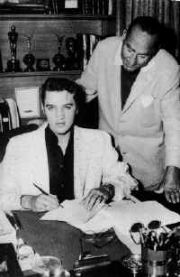 elvis_wallis.jpg (778773 bytes)