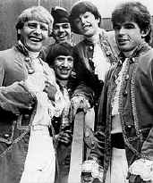 220px-Paul_Revere_and_the_Raiders_1967.JPG (21913 bytes)